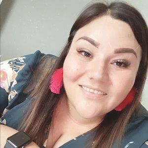 Meet your Posher, Erika sedano